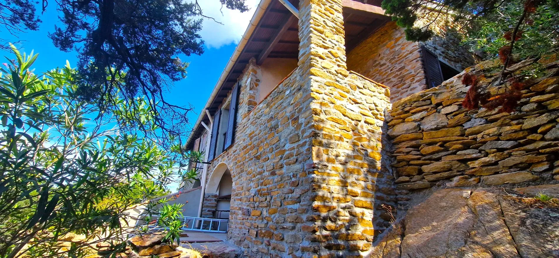Exterior photo 2