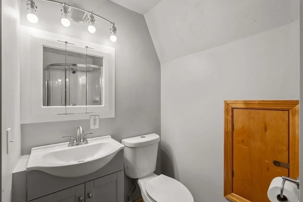 130 Old Barnstable Rd, Falmouth, Massachusetts, United States. - Photo 34