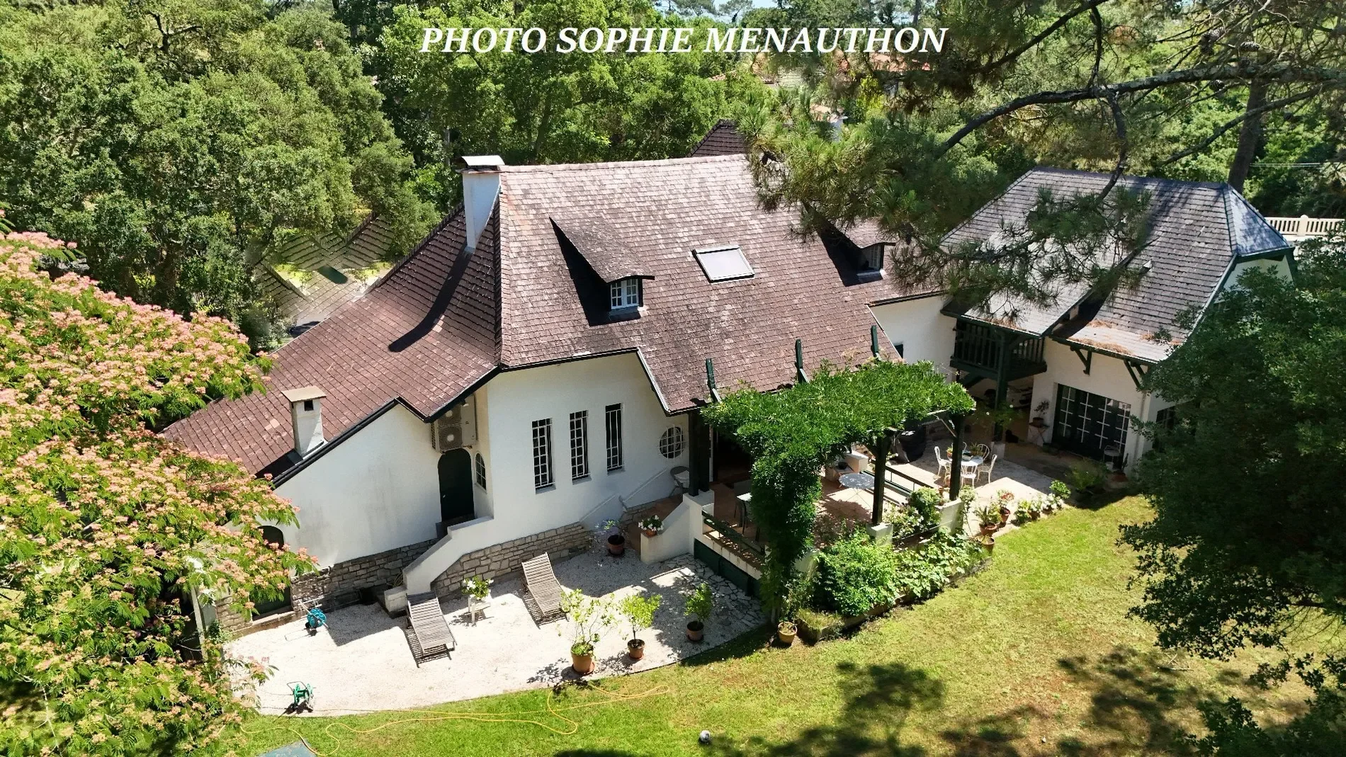 Exterior photo 7