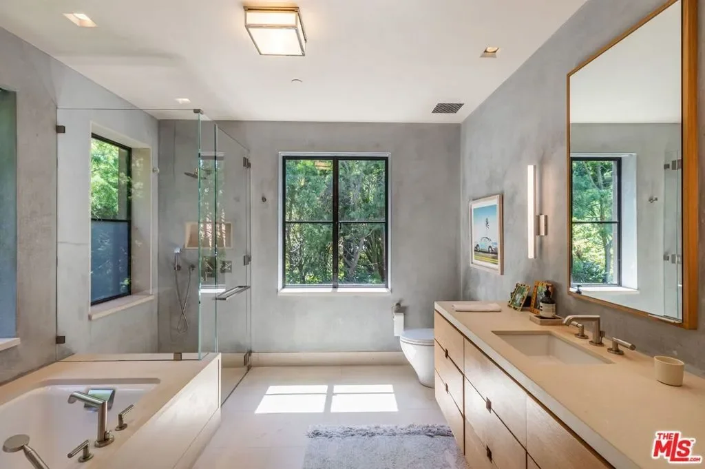 859 Woodacres Road, Santa Monica, California, United States. - Photo 24