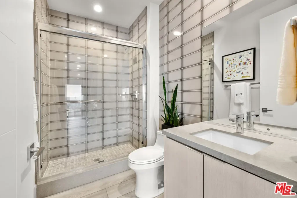 20378 W Marlow Lane, Los Angeles, California, United States. - Photo 21