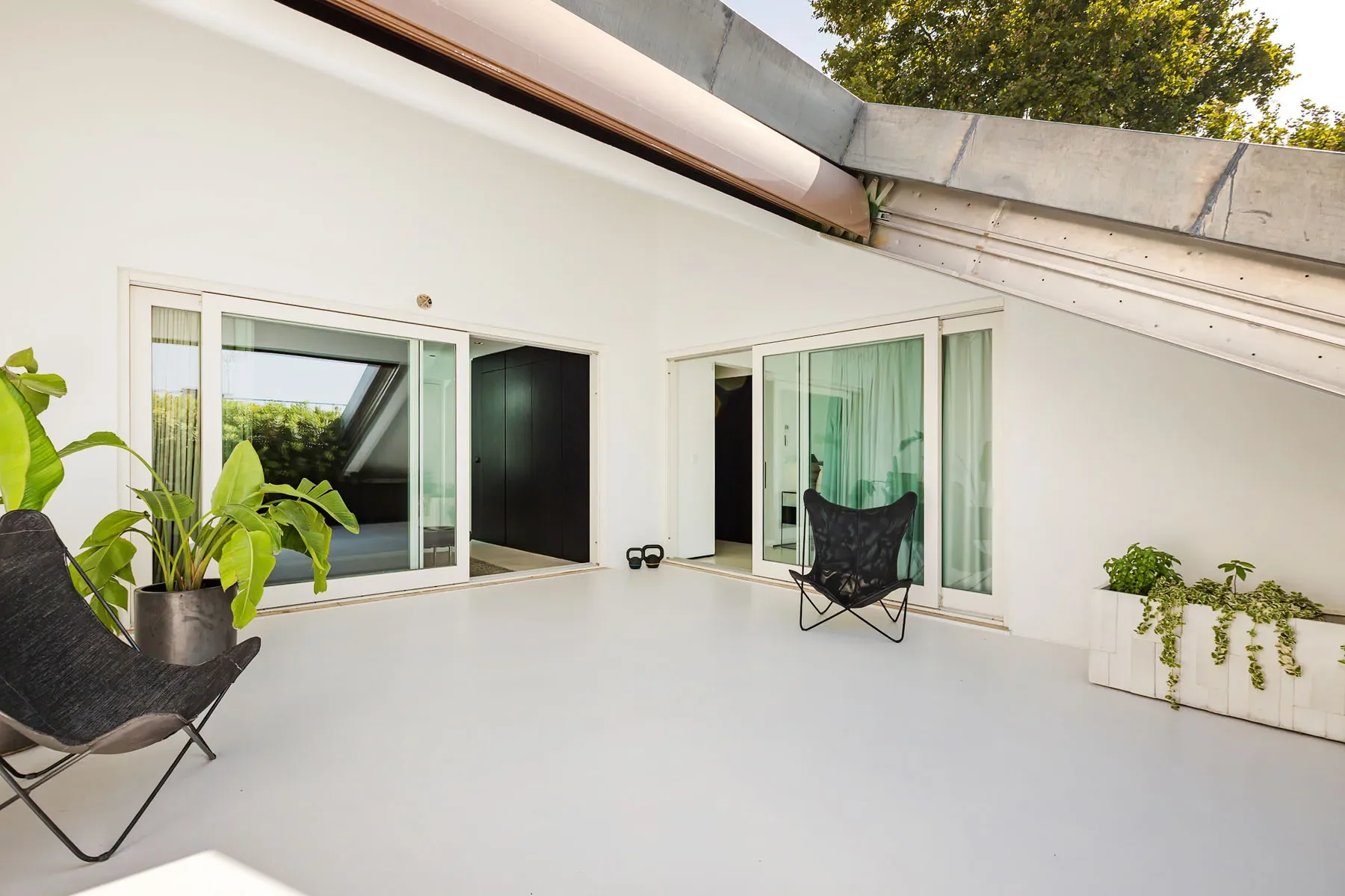 Exterior photo 2