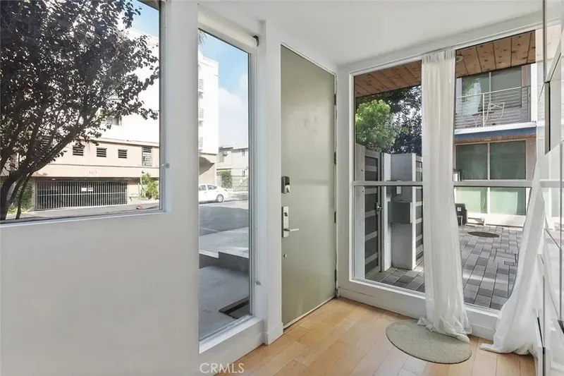 6736 W Hepburn Way, Los Angeles, California, United States. - Photo 3
