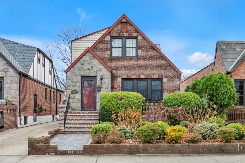 97-22 72nd Drive, Forest Hills, NY 11375, New York, New York, United States. - Photo 3