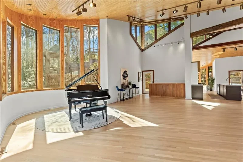 120 Laurel Drive NE, Atlanta, GA 30342, Atlanta, Georgia, United States. - Photo 76