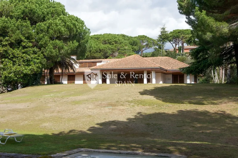 BEAUTIFUL LUXURY HOUSE IN SANT ANDREU DE LLAVANERES