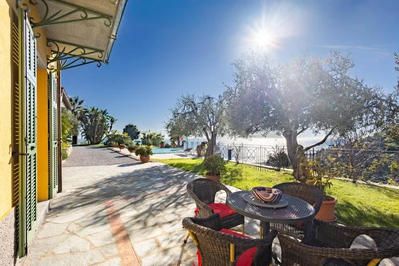 Villa for sale in Bordighera Imperia