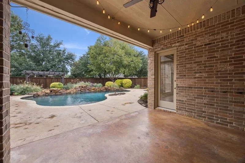 8315 Thornridge Drive, North Richland Hills, Texas, United States. - Photo 32