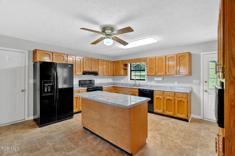 887 Berry Road, Bulls Gap, TN 37711, Greeneville, Tennessee, United States. - Photo 2