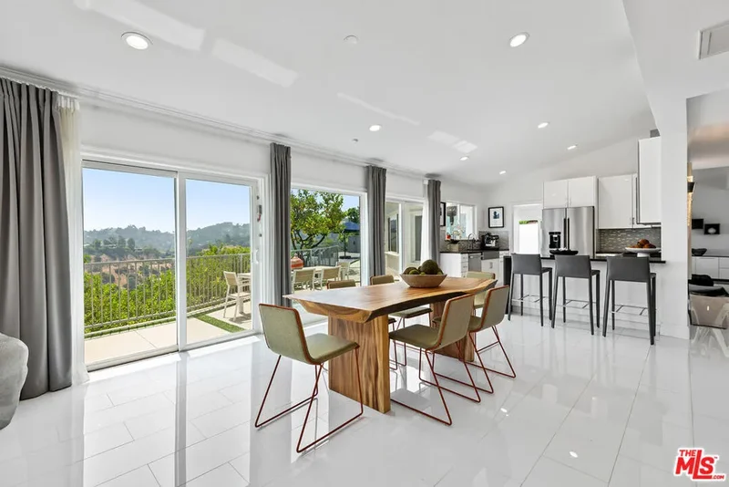 14652 Deervale Place, Los Angeles, California, United States. - Photo 2