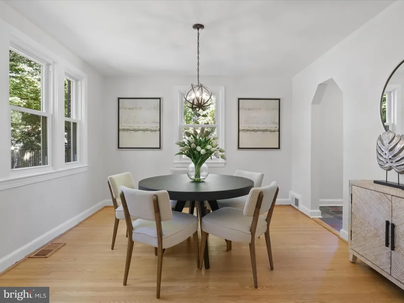 2323 N Burlington Street, Arlington, VA 22207, Arlington, Virginia, United States. - Photo 9