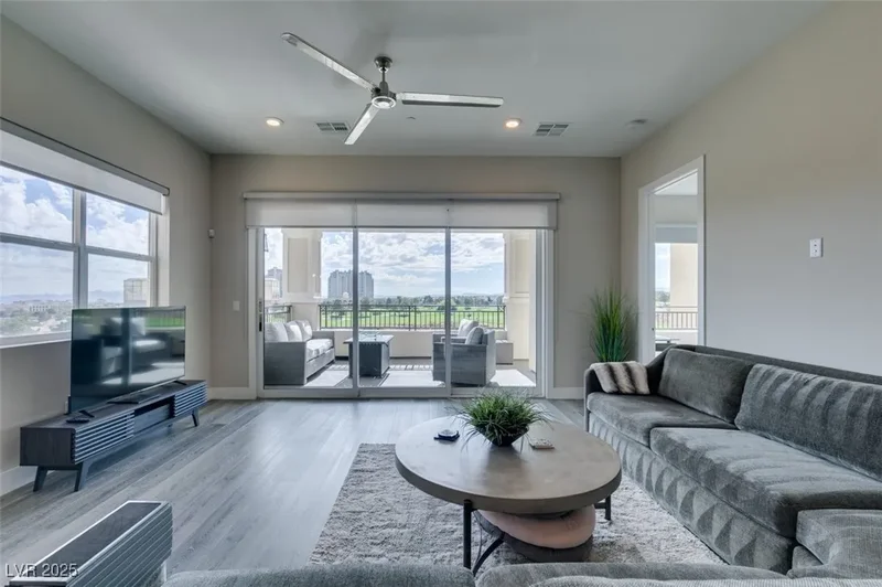 9133 Las Manaitas Avenue 401, Las Vegas, Nevada, United States. - Photo 16