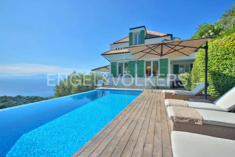 Villa overlooking the gulf with infinity pool – San Rocco di Camogli