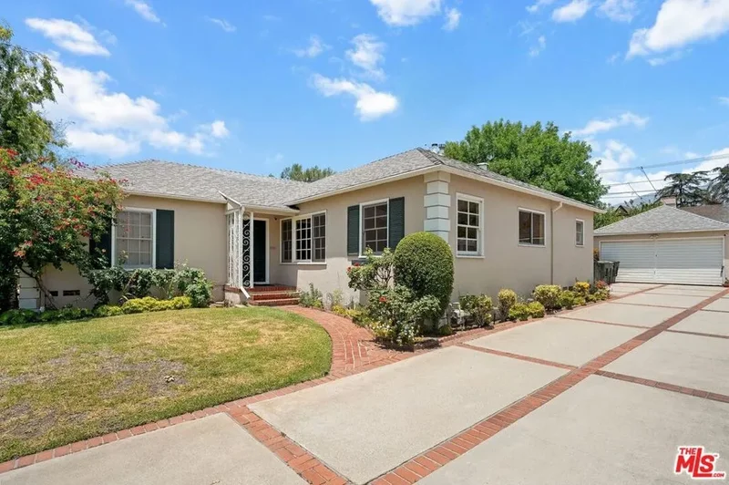 2365 Las Lunas Street, Altadena, California, United States. - Photo 24