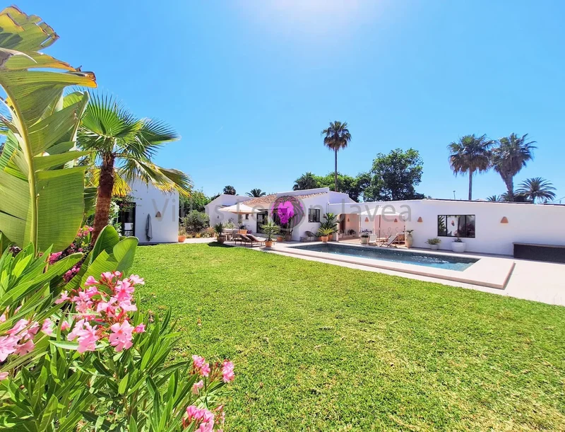 Luxurious Villa In Javea For Holiday Rental