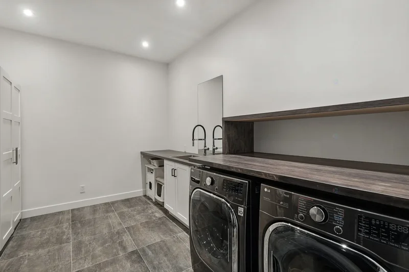 661 661A Boul. des Mille-Îles, Laval, Quebec, Canada. - Photo 49
