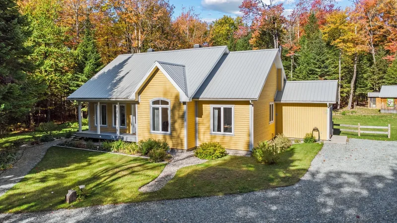 805 Ch. des Diligences, Eastman, Quebec, Canada. - Photo 33