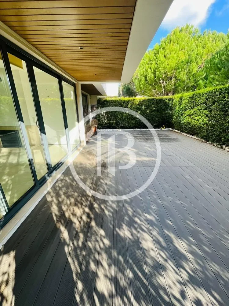 Exterior photo 3