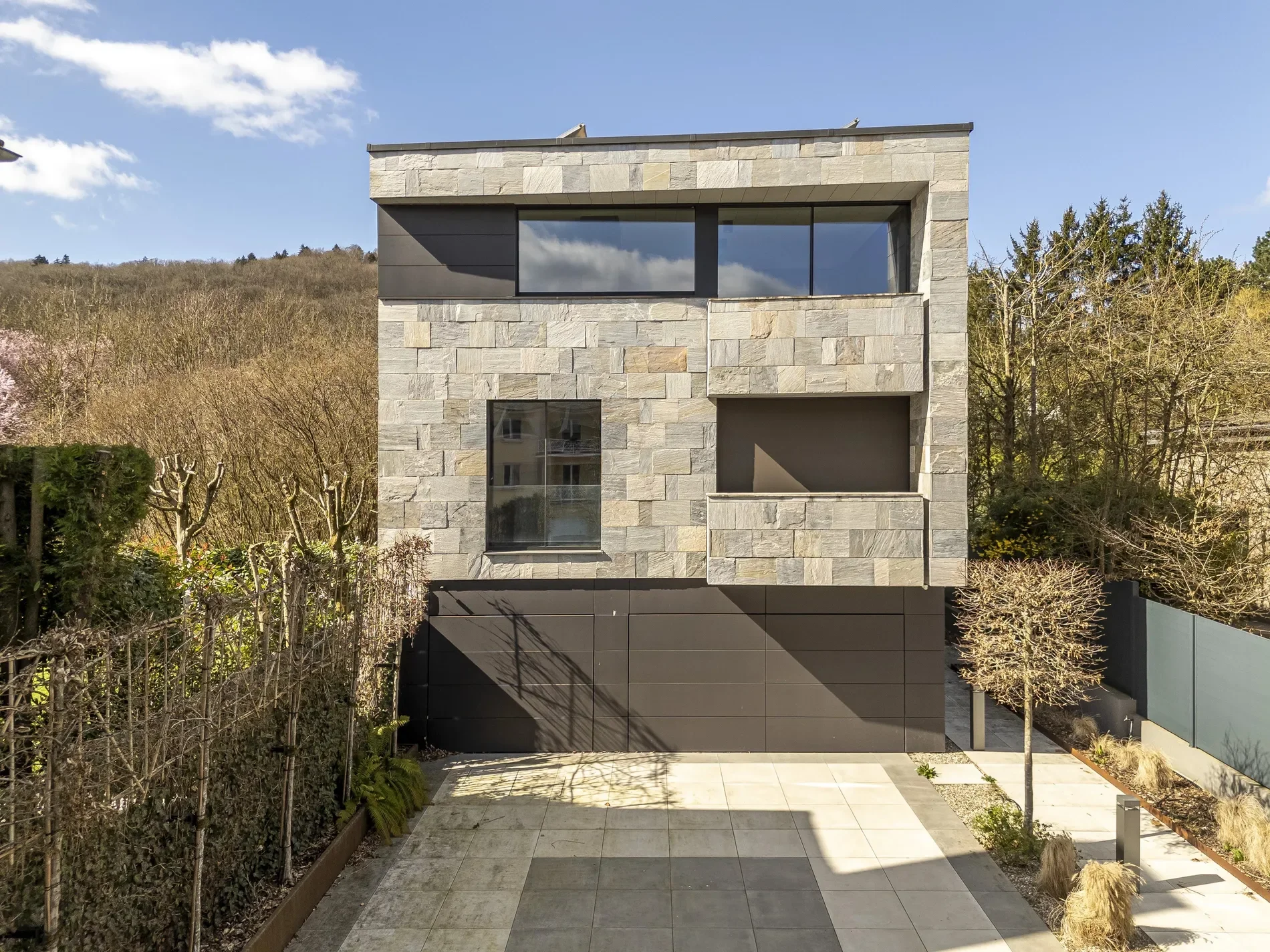 Exterior photo 8