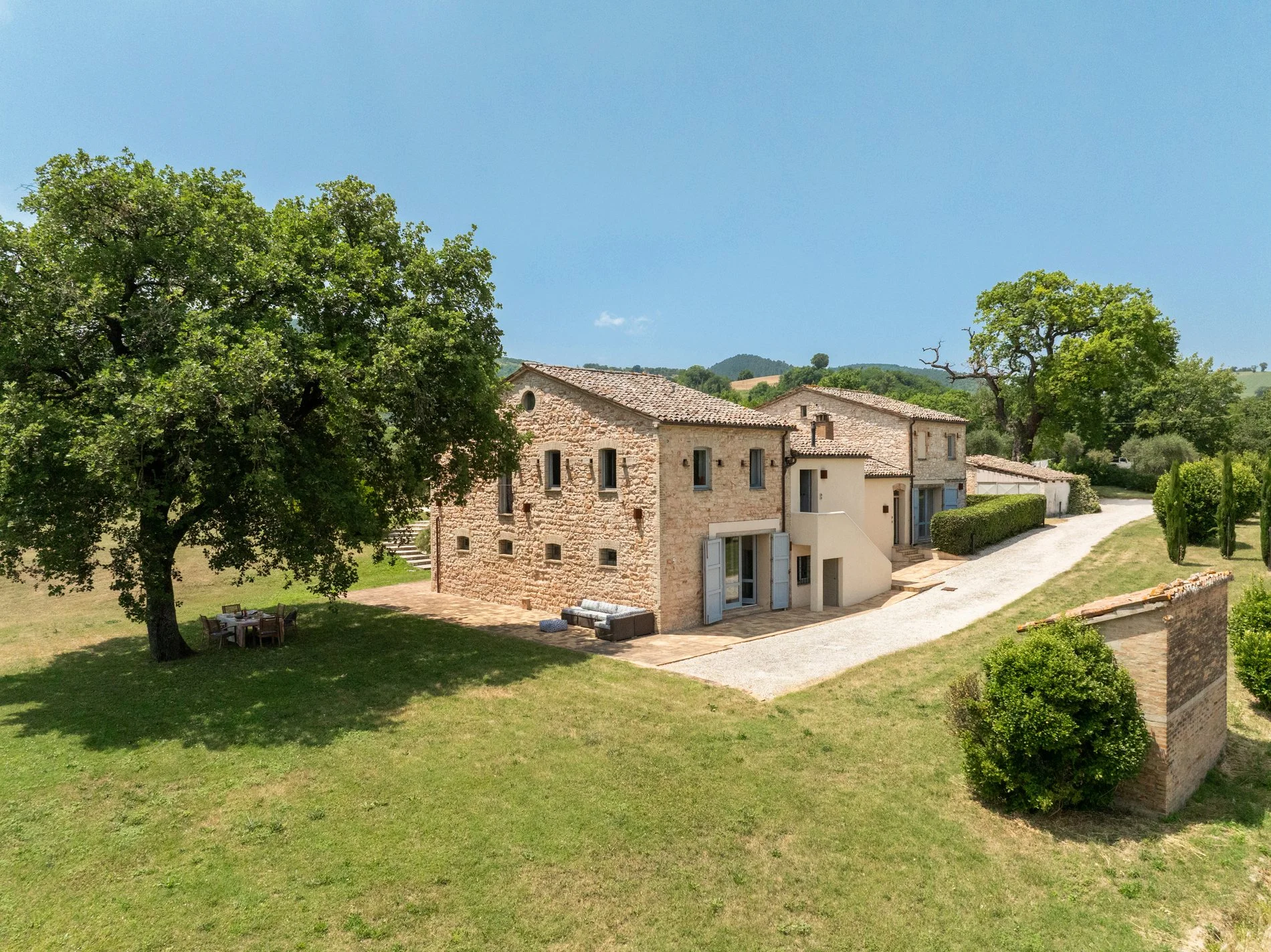 Exterior photo 7