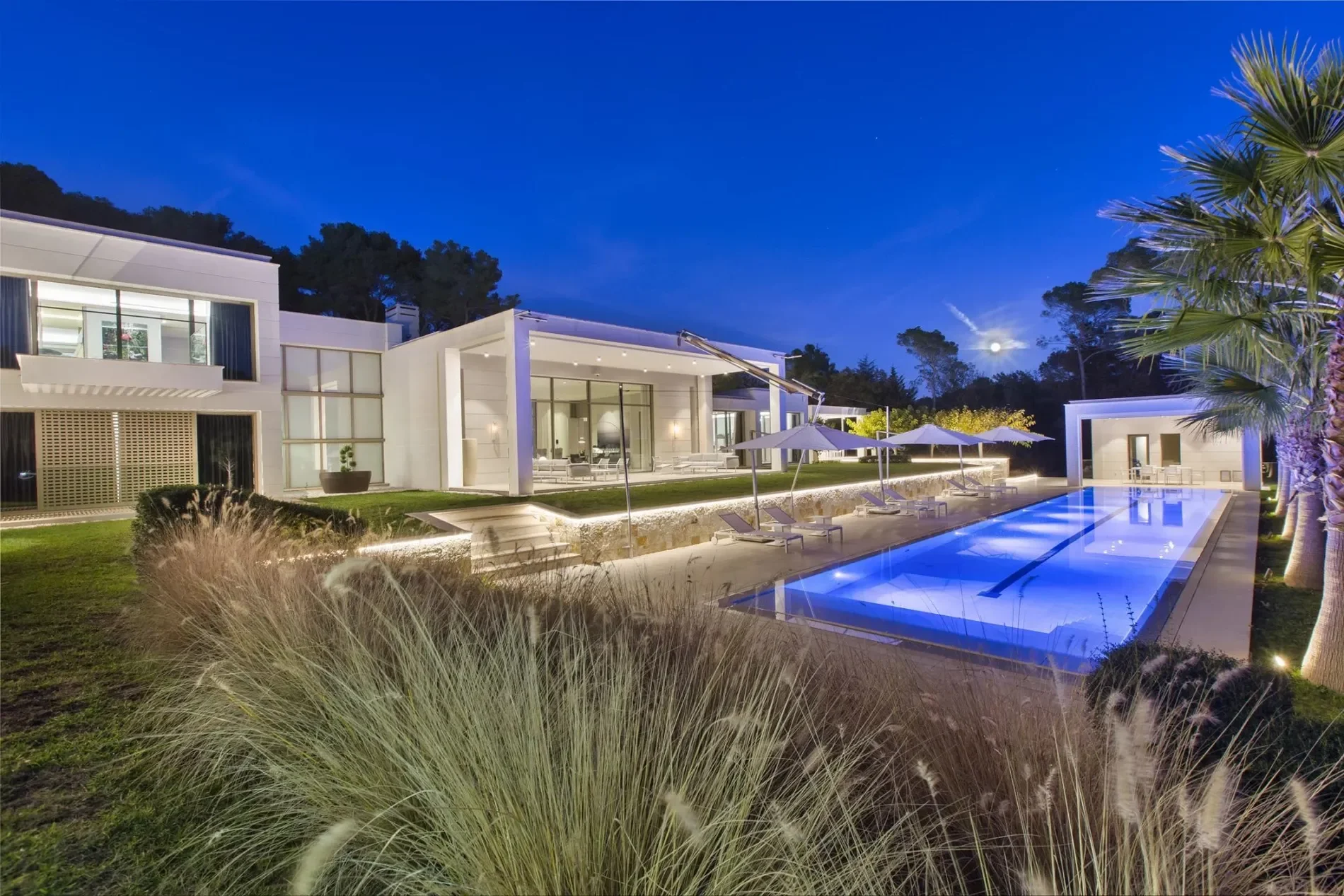 Exterior photo 3