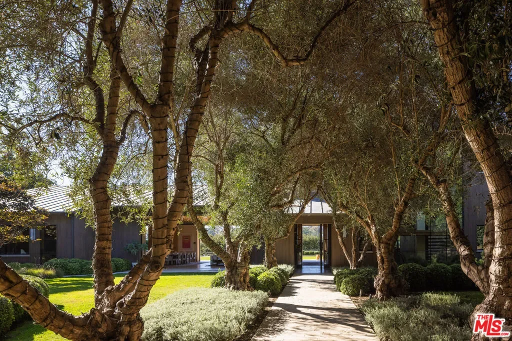 859 Woodacres Road, Santa Monica, California, United States. - Photo 1
