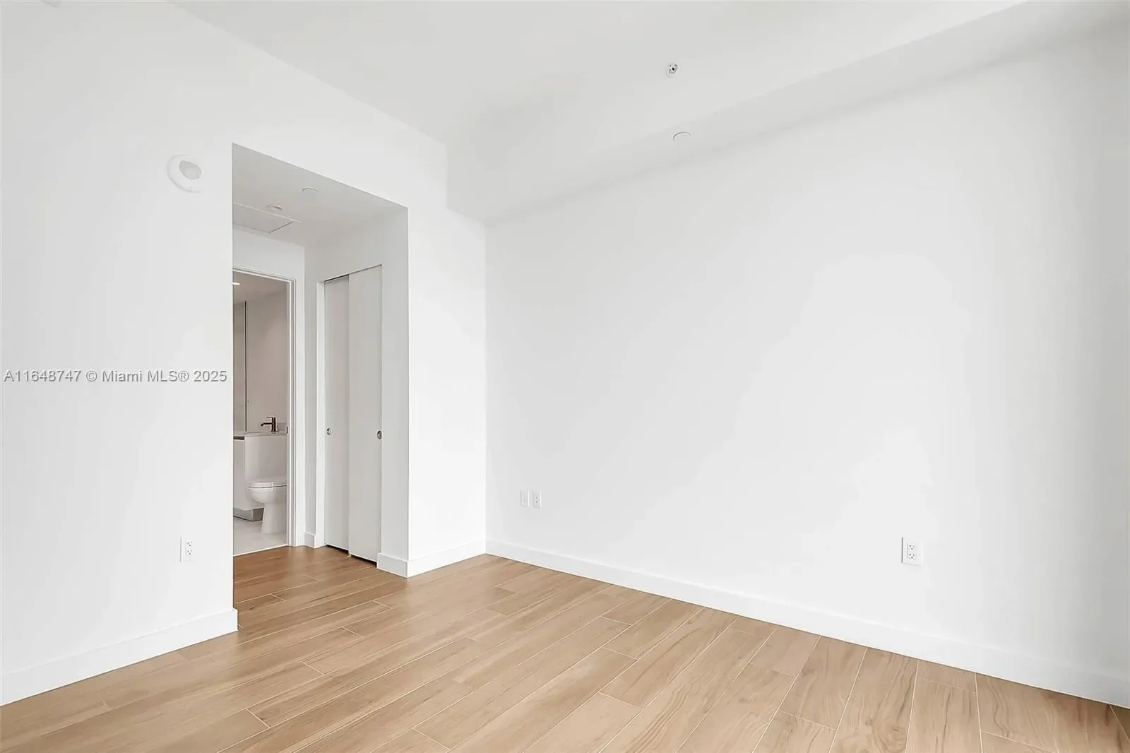 2678 Tigertail Ave 1905, Miami, Florida, United States. - Photo 10