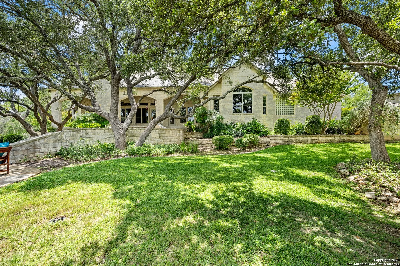 Exterior photo 5