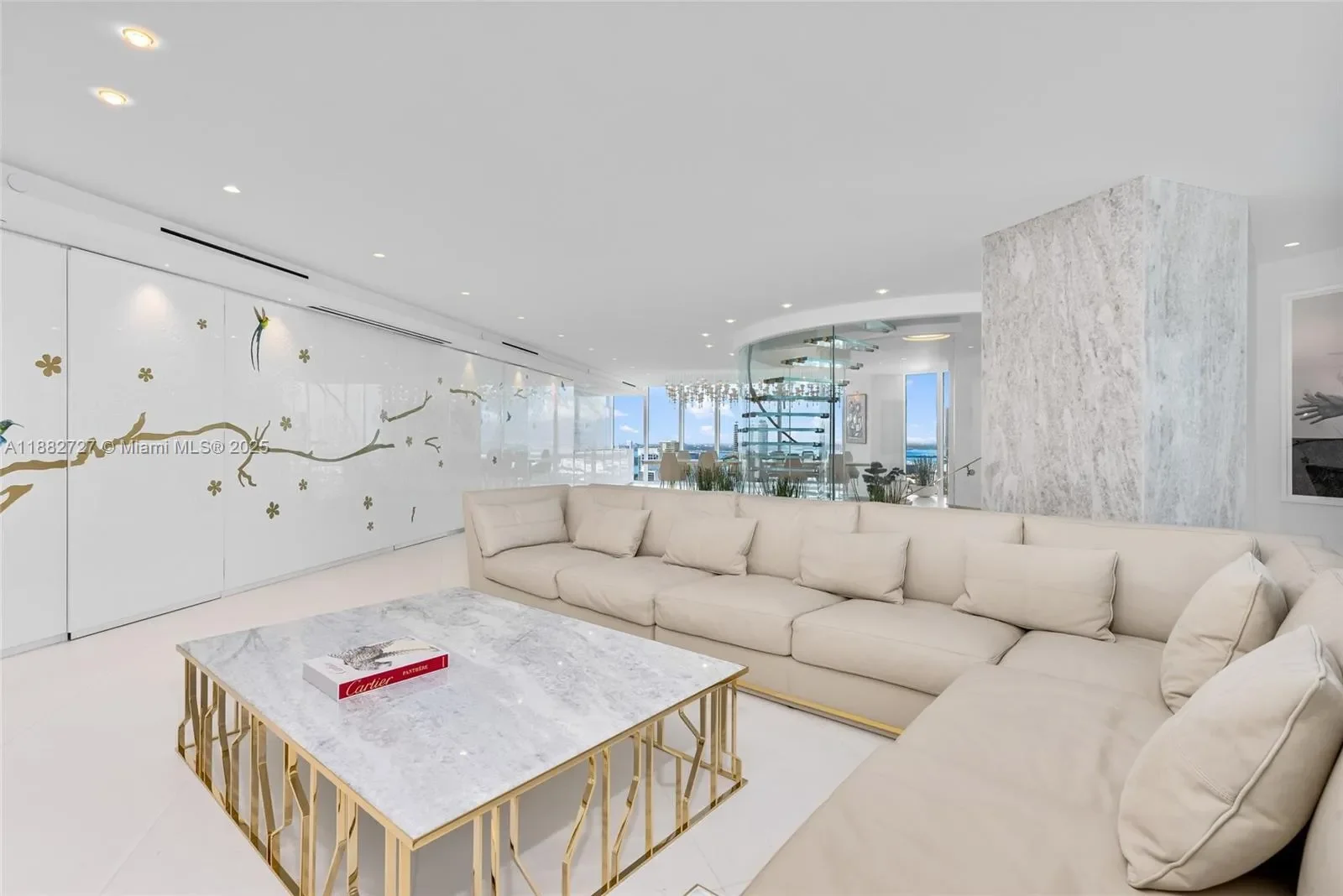 300 S Pointe Dr PH-5, Miami Beach, Florida, United States. - Photo 12