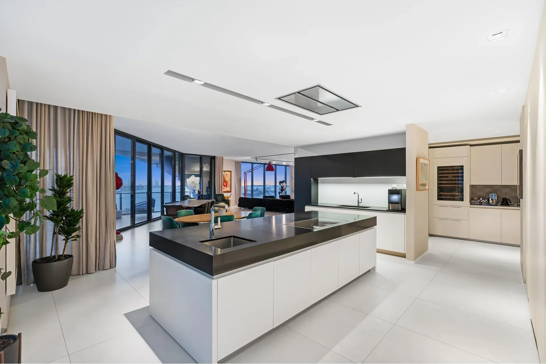 1000 Biscayne Blvd, Miami, Florida, United States. - Photo 19