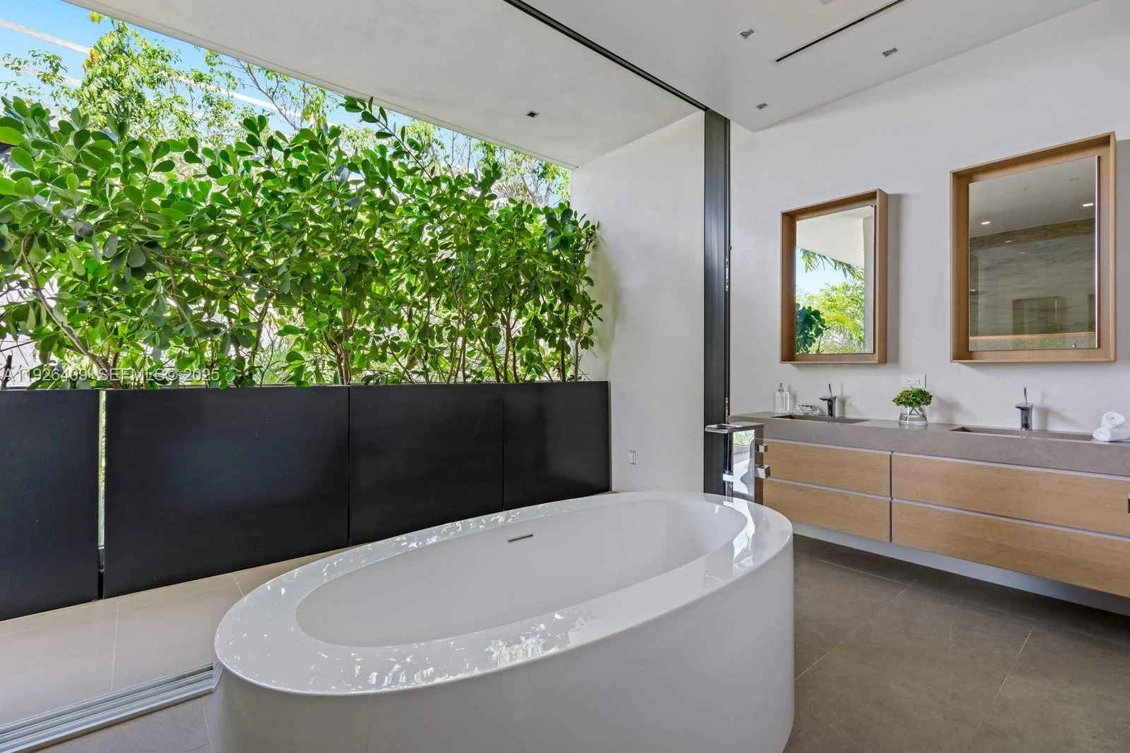 6480 Allison Rd, Miami Beach, Florida, United States. - Photo 31