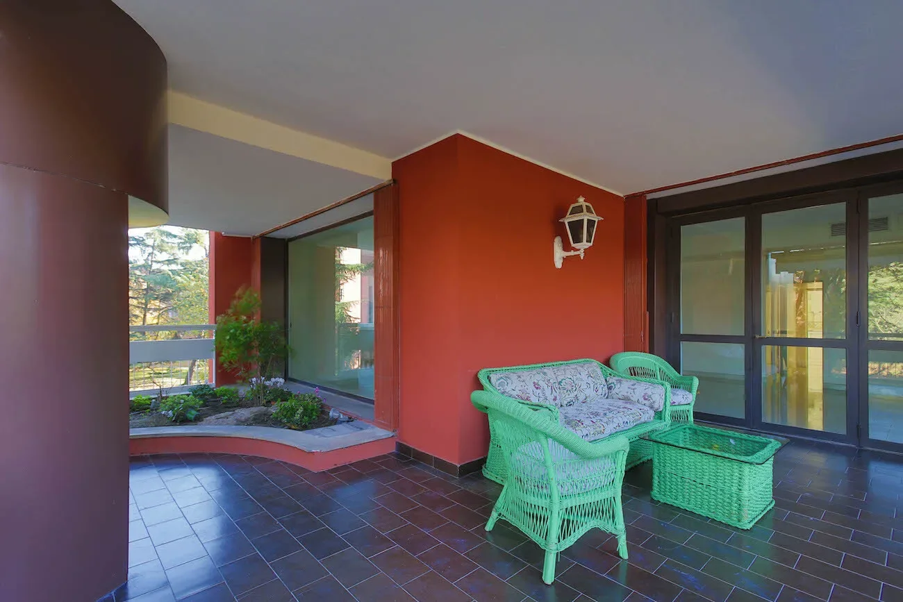 Exterior photo 1