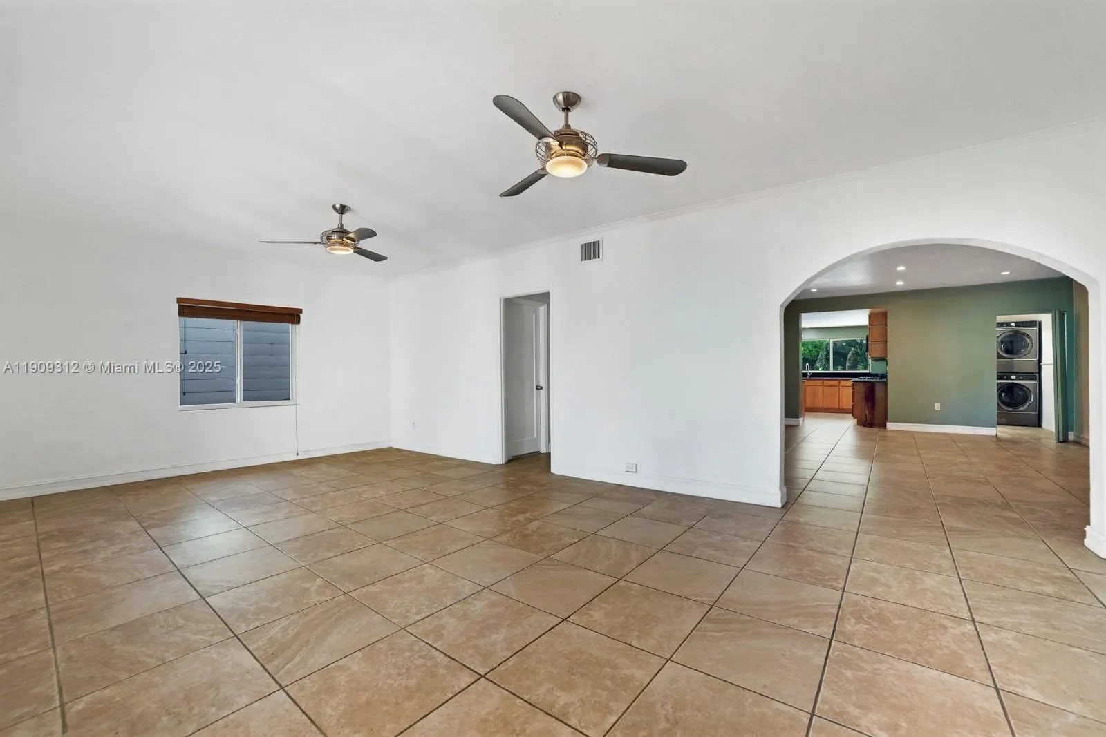 3470 N Meridian Ave, Miami Beach, Florida, United States. - Photo 18