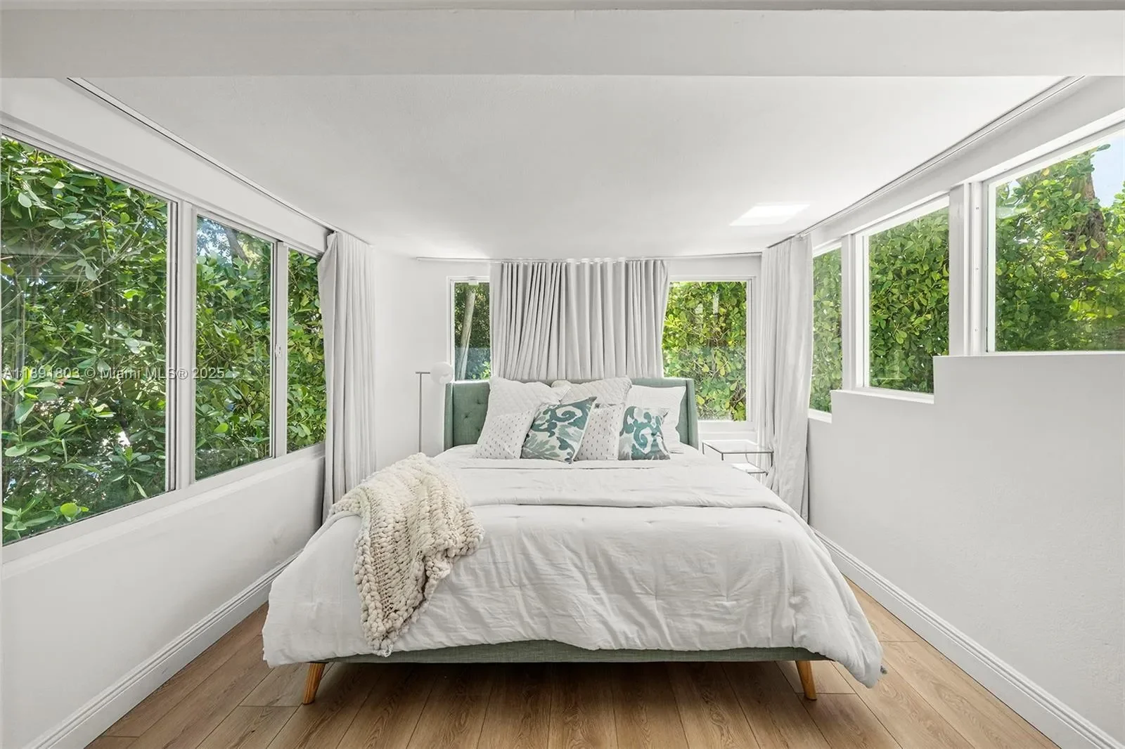 2701 N Bay Rd, Miami Beach, Florida, United States. - Photo 29