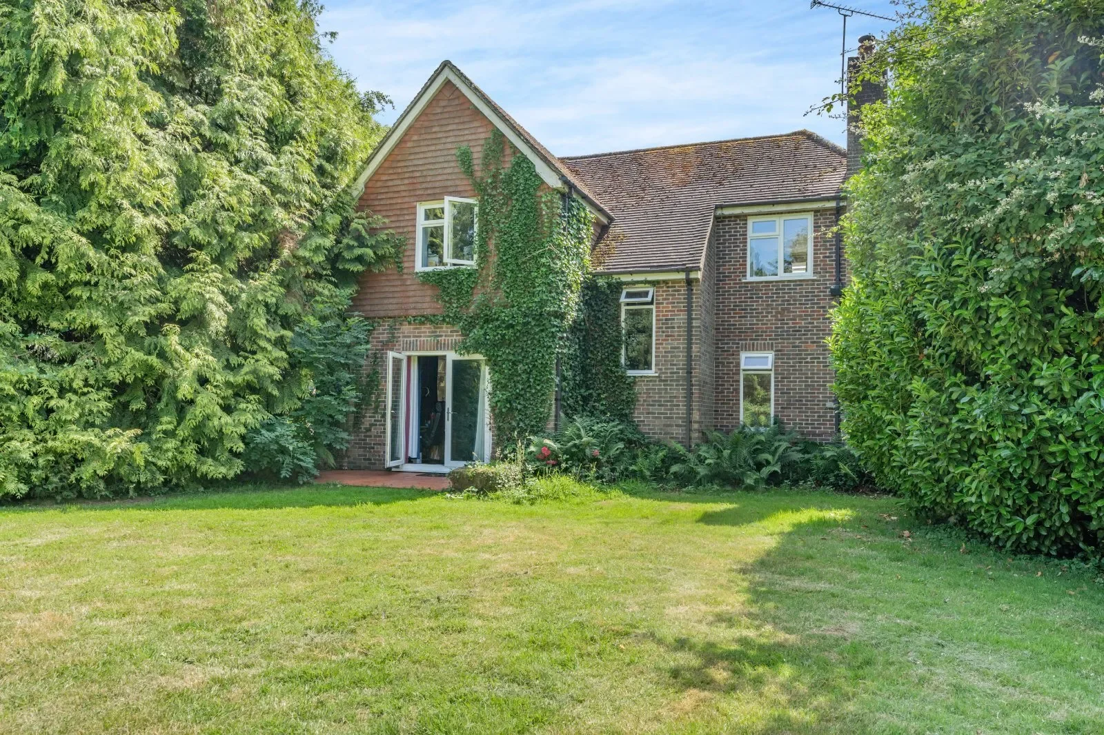 Exterior photo 4