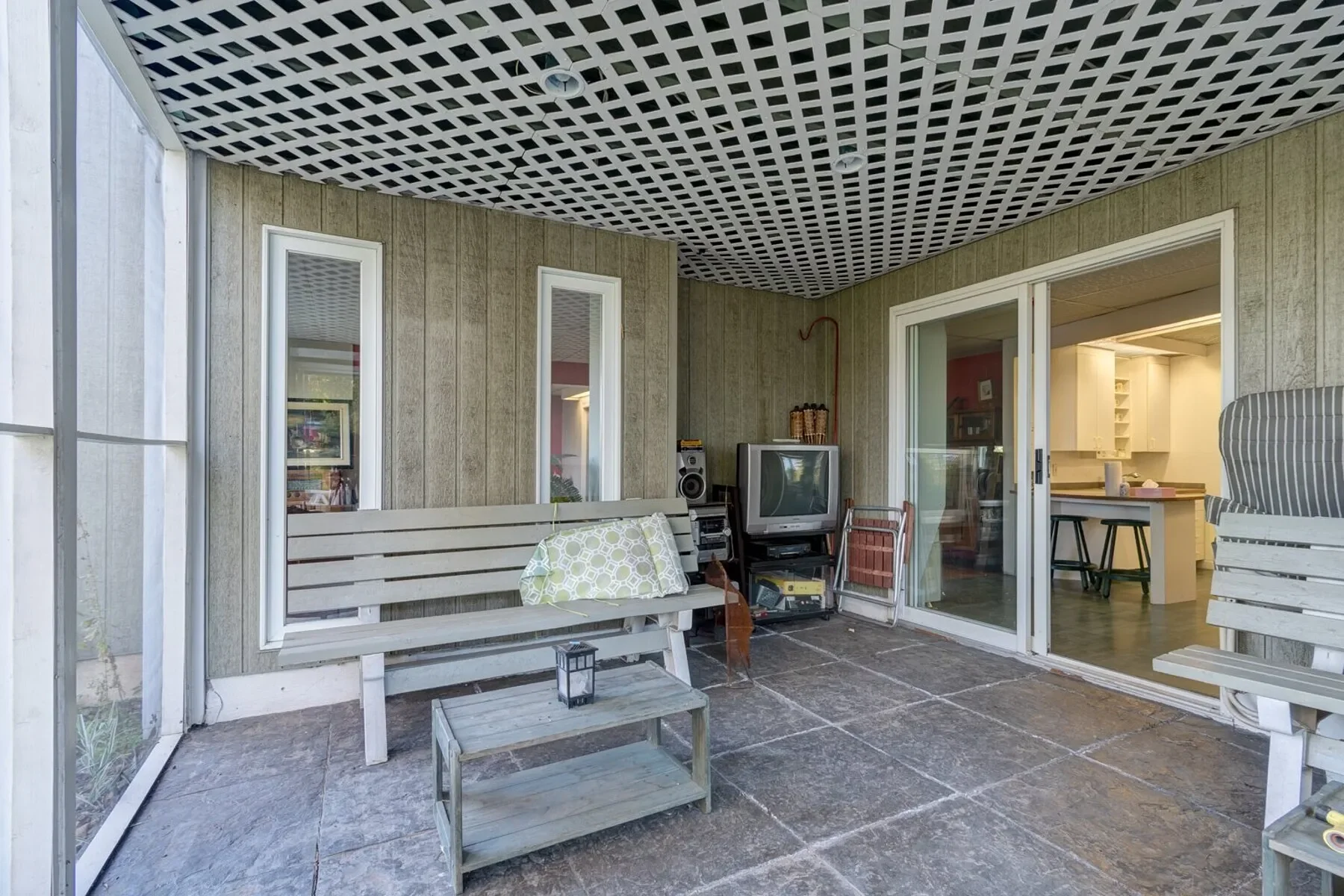 Exterior photo 5