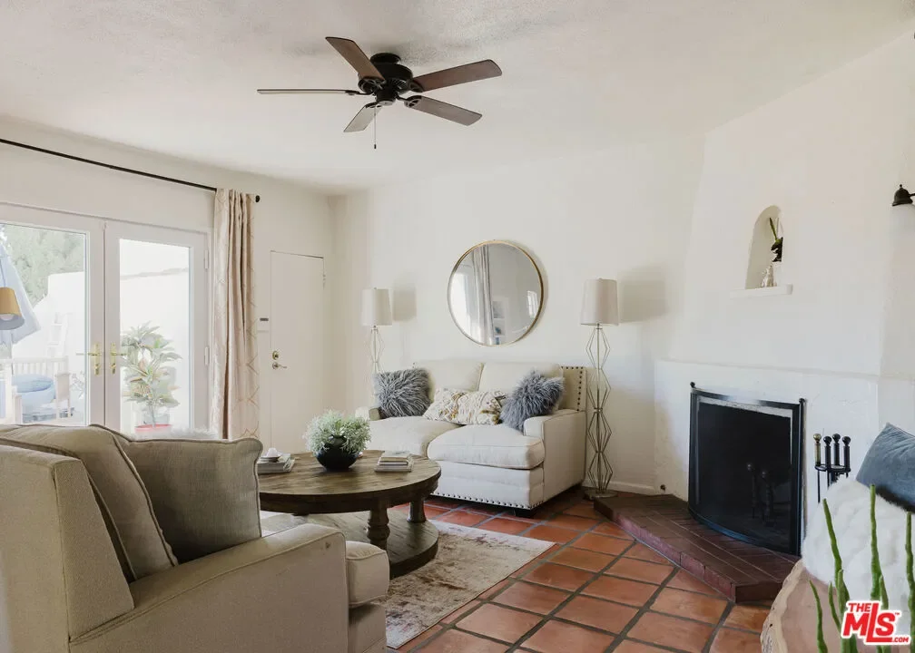 2041 Glencoe Way, Los Angeles, California, United States. - Photo 10
