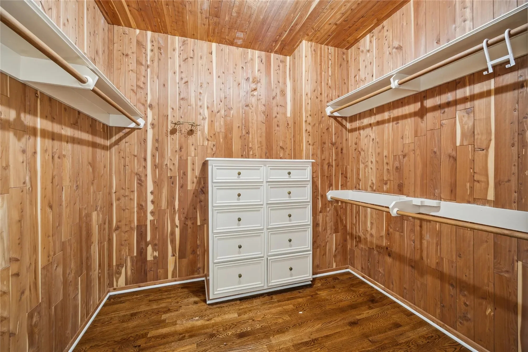 4 River Hollow Lane, Houston, Texas, United States. - Photo 25
