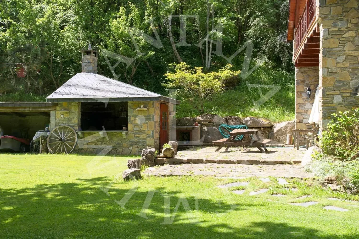 Exterior photo 7