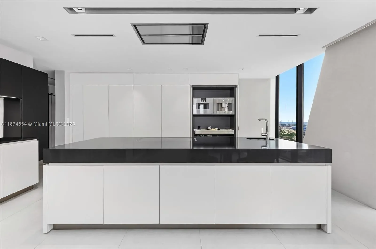 1000 Biscayne Blvd 3801, Miami, Florida, United States. - Photo 14