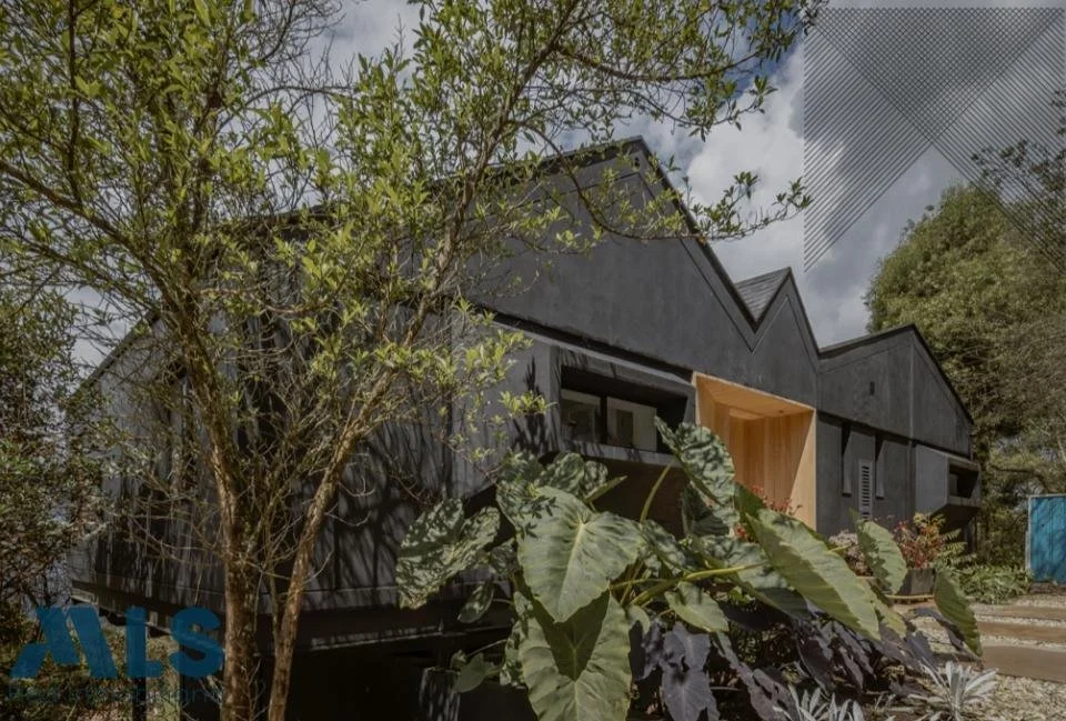 Exterior photo 6