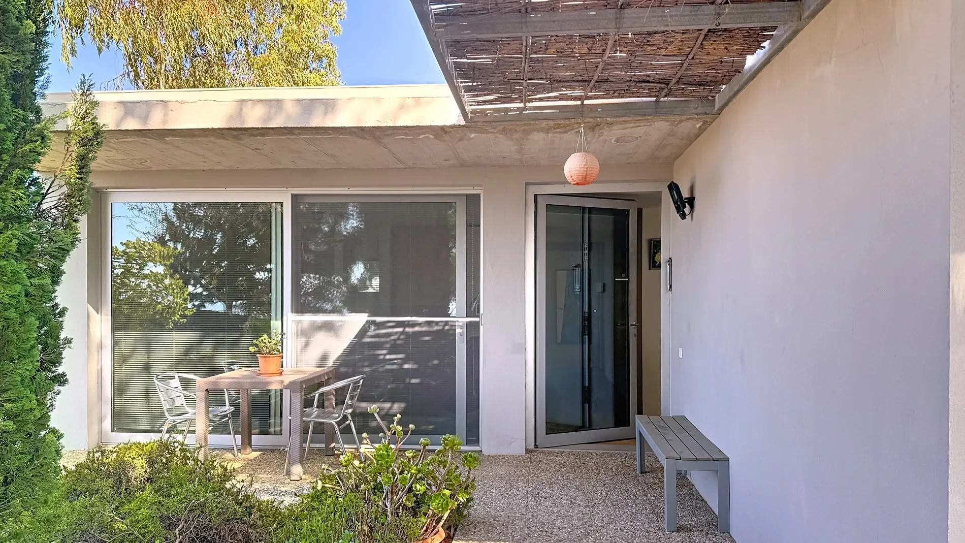 Exterior photo 5