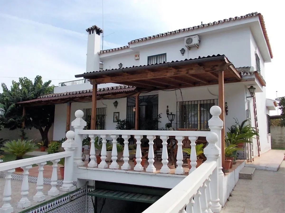 Exterior photo 6