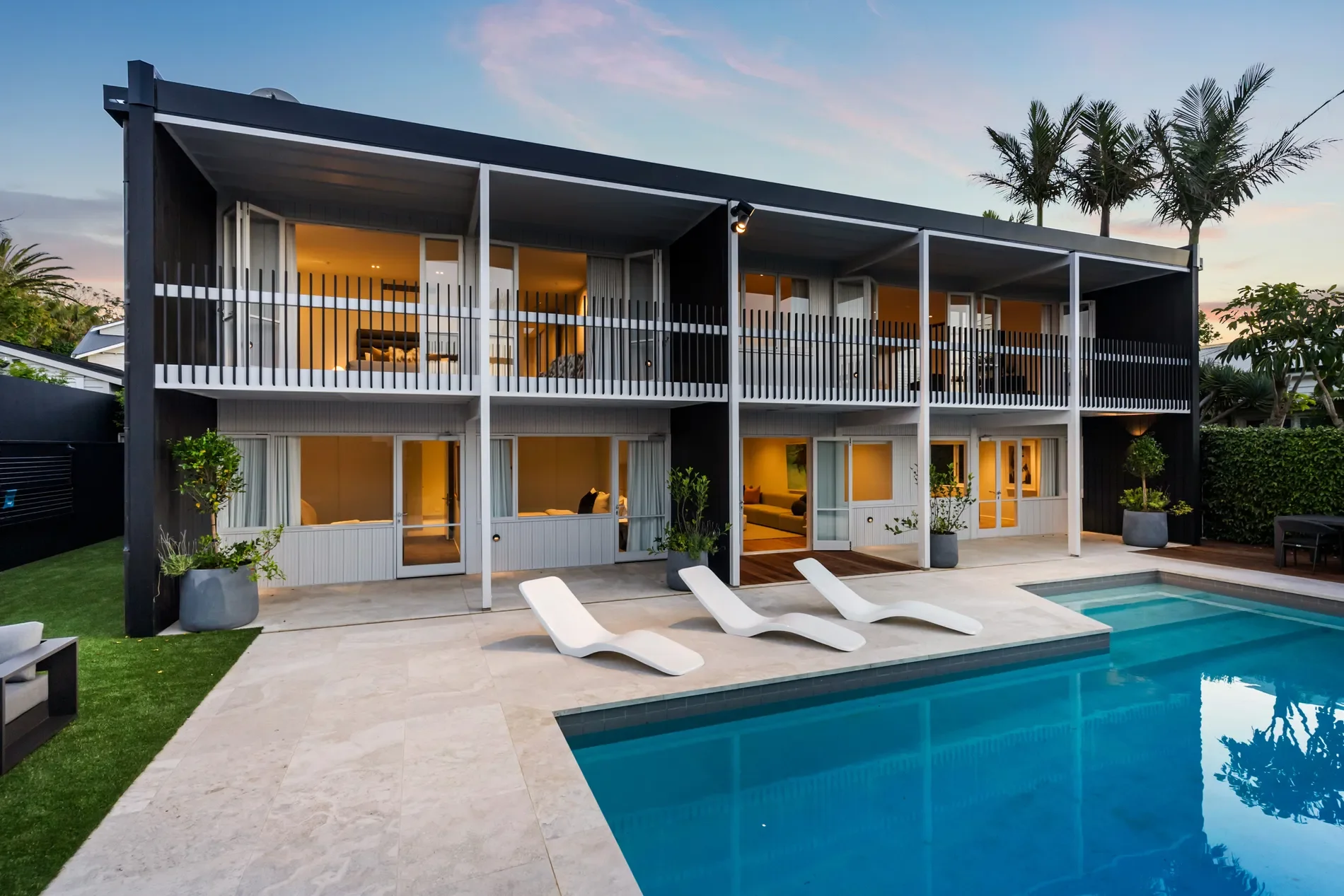 Exterior photo 4