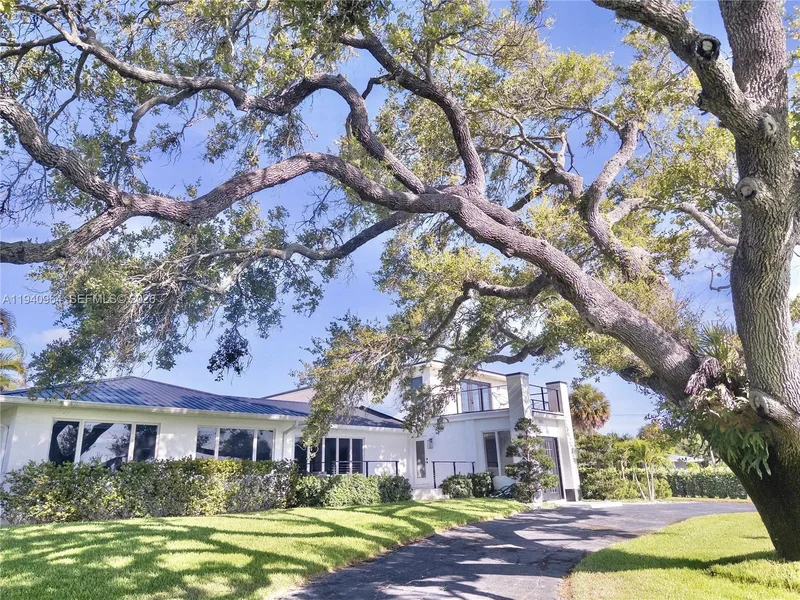 2611 S Indian River Dr, Fort Pierce, Florida, United States. - Photo 3