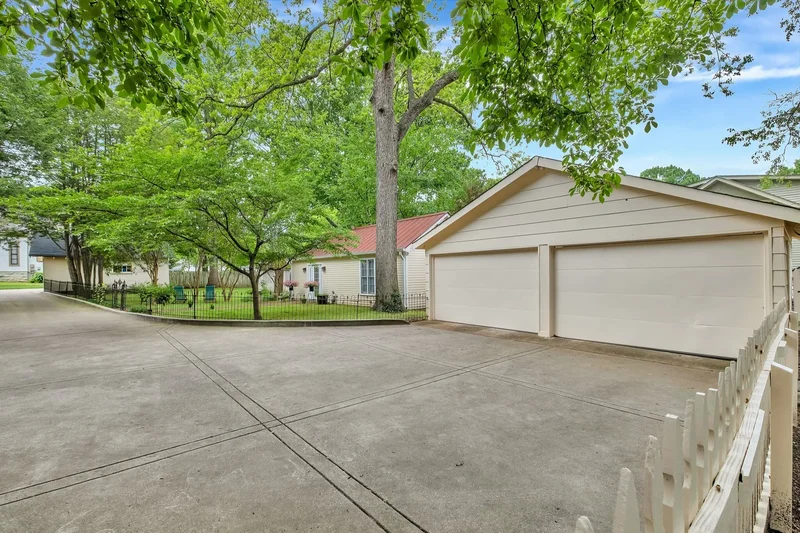 908 W Main St , Franklin, TN 37064, Franklin, Tennessee, United States. - Photo 9