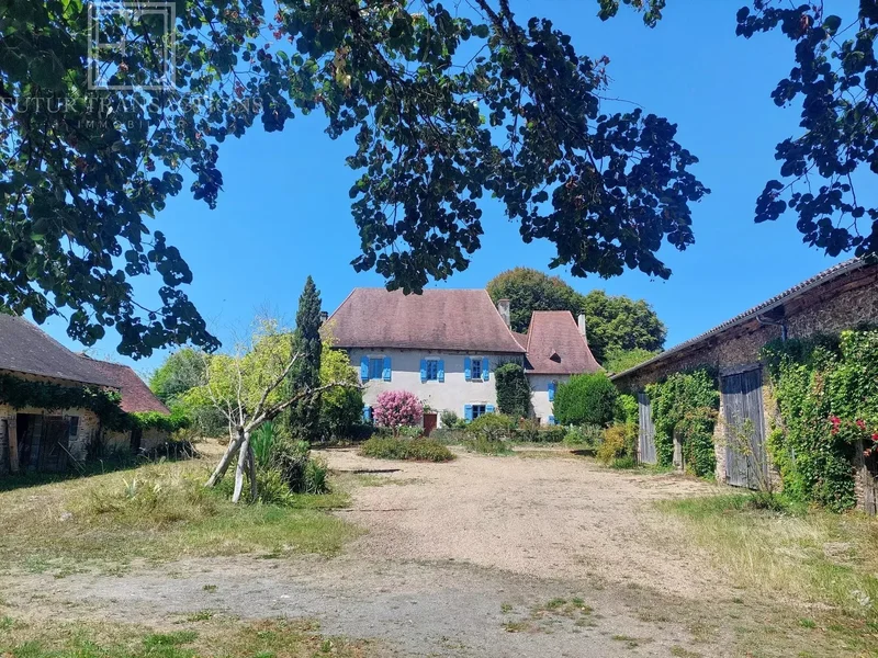 Noble house with 37 ha of land