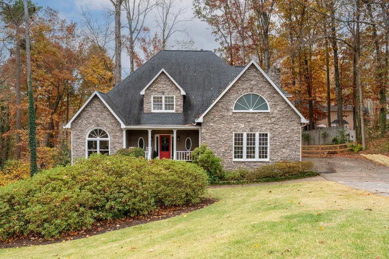Beautiful Traditional Home On Quiet Cul De Sac In Sought After Windsor Oaks