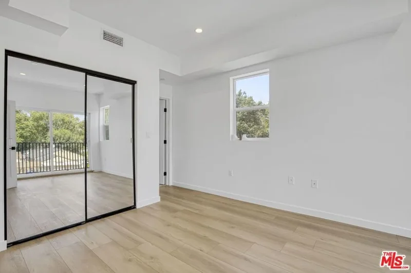 10828 Hesby Street, Los Angeles, California, United States. - Photo 8