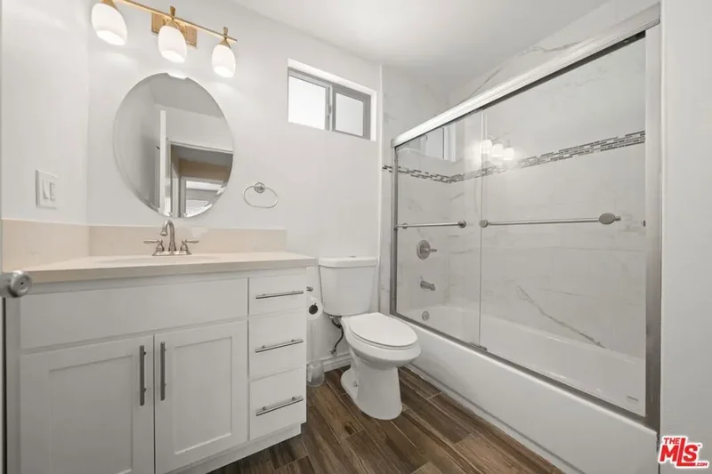 1325 W 37th Place, Los Angeles, California, United States. - Photo 14